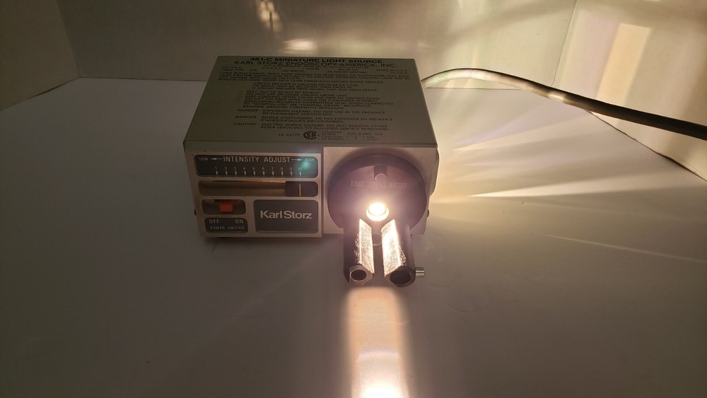 Karl Storz 481C Mini Halogen Endoscopy Light Source with 487U0 Scope Attachment
