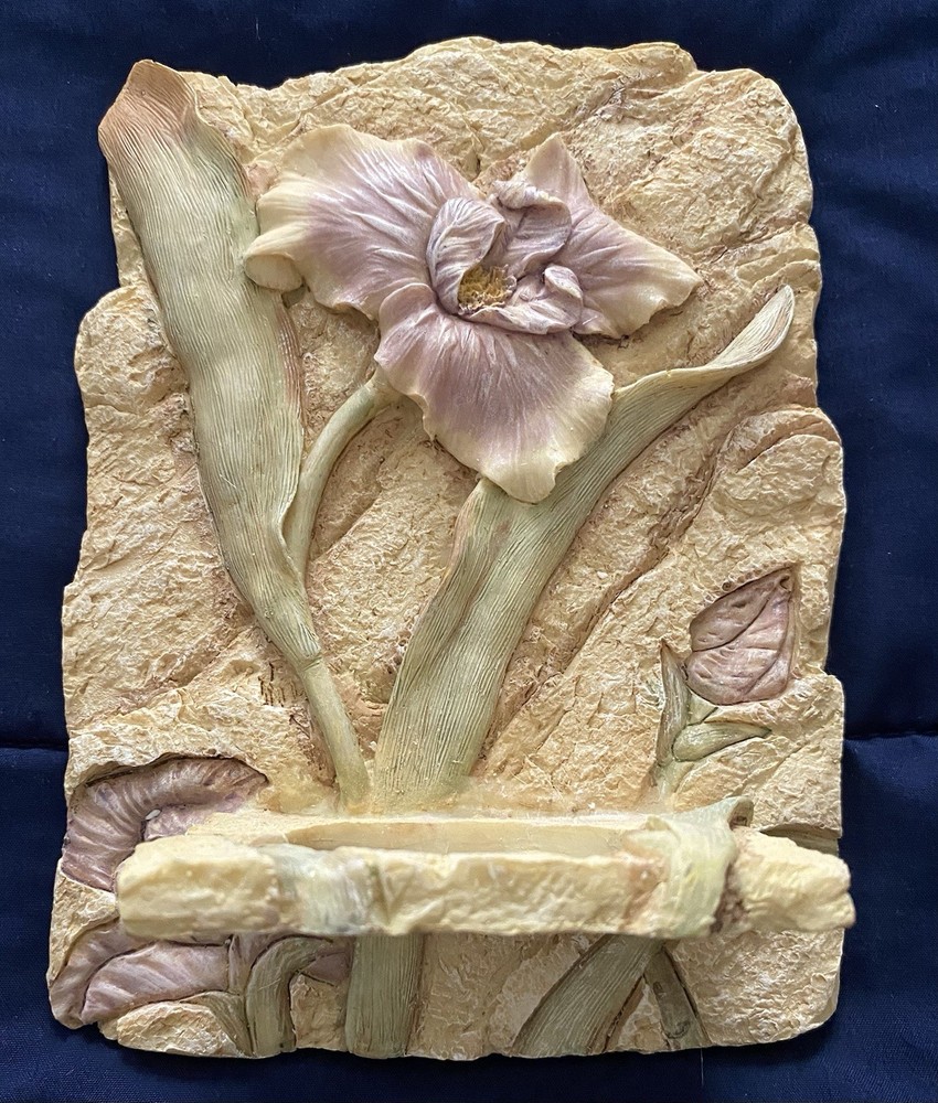 Wall Mounted Candle Holder With Iris Design