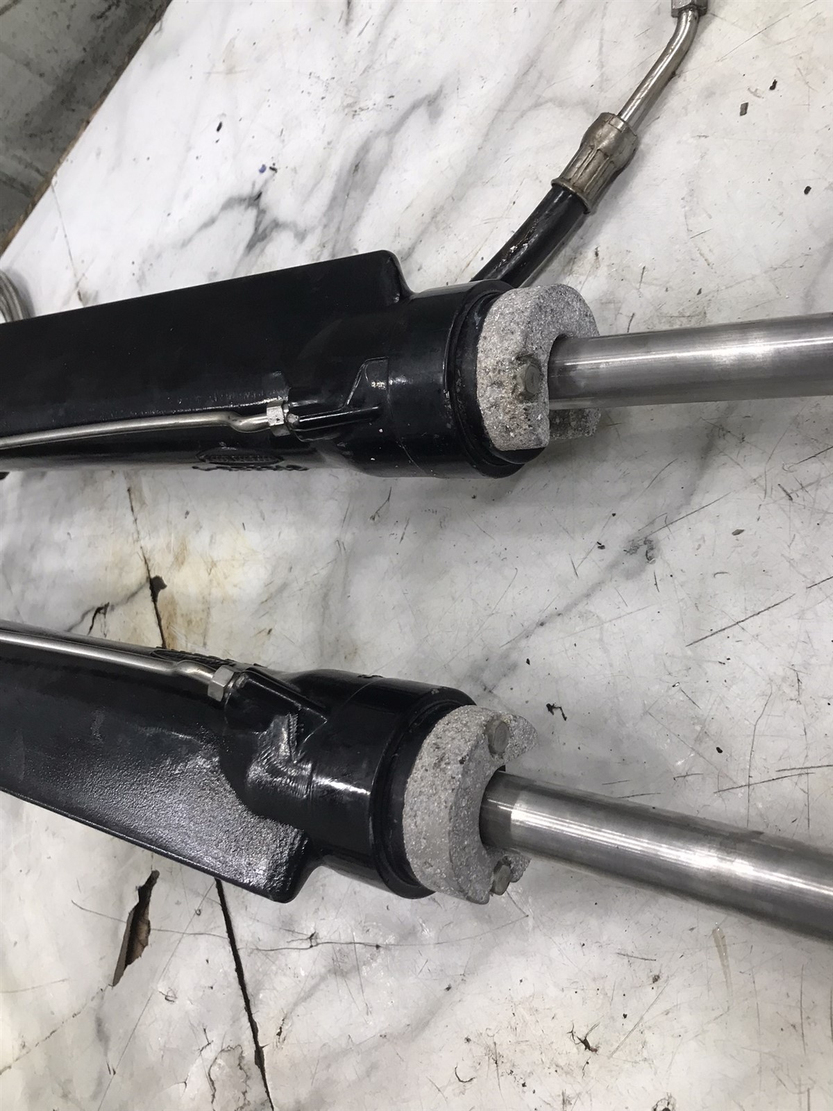 MerCruiser Mercury Marine out drive outdrive trim tilt lift hydraulic cylinders