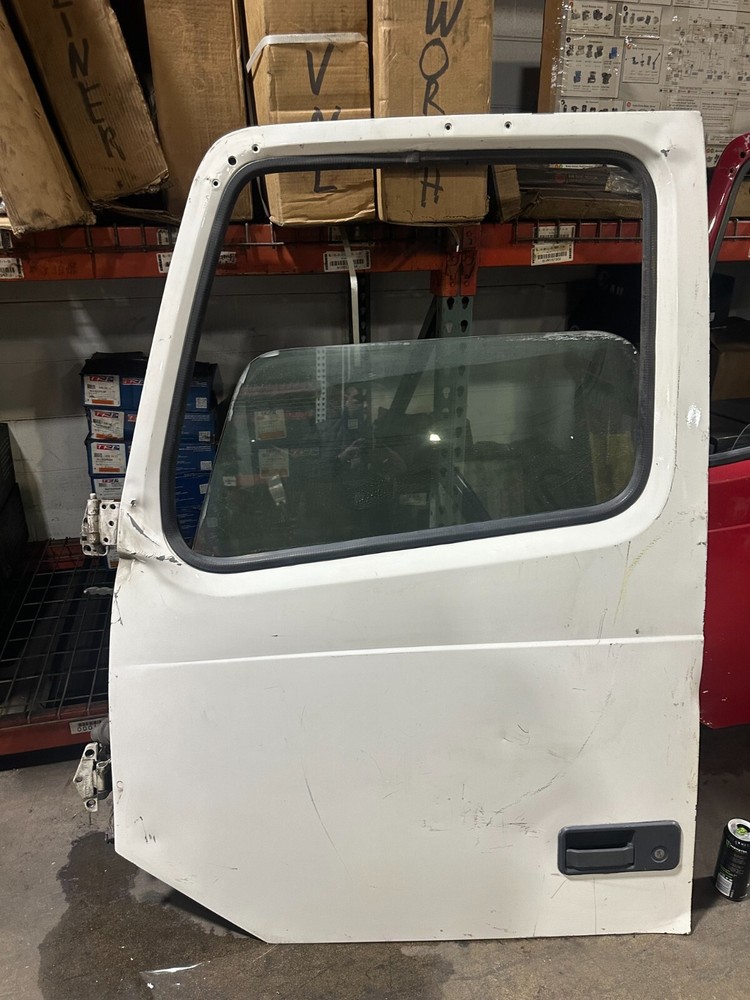 VOLVO VNL DOOR