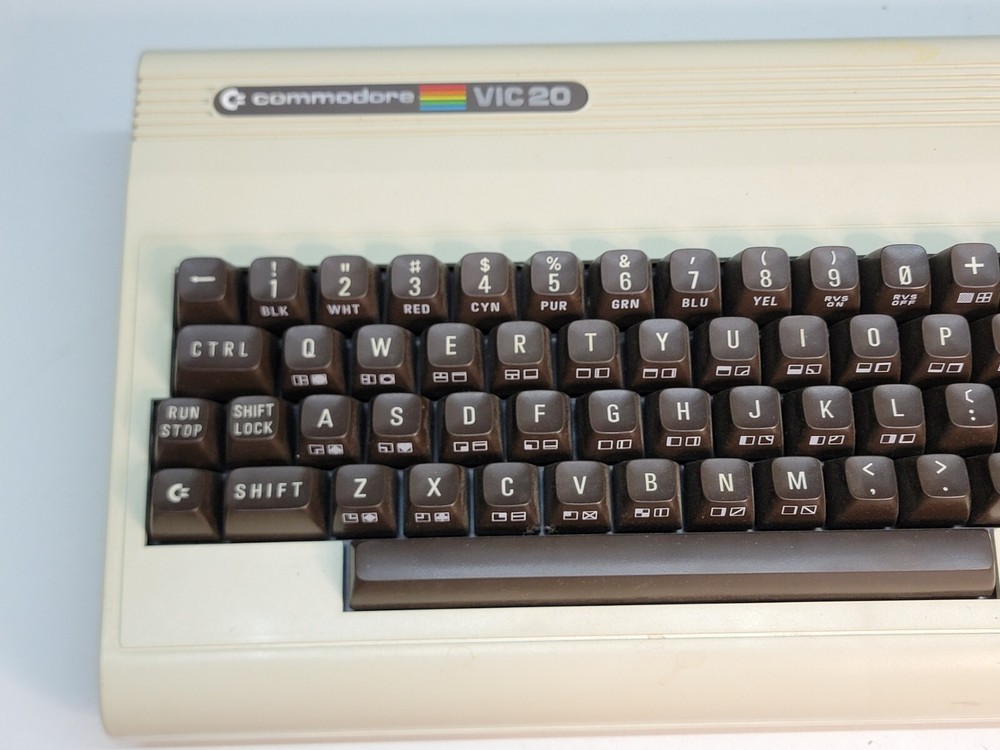 COMMODORE VIC 20 COMPUTER W/POWER SUPPLY & ORIGINAL BOX