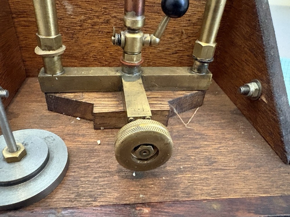 vintage deadweight tester