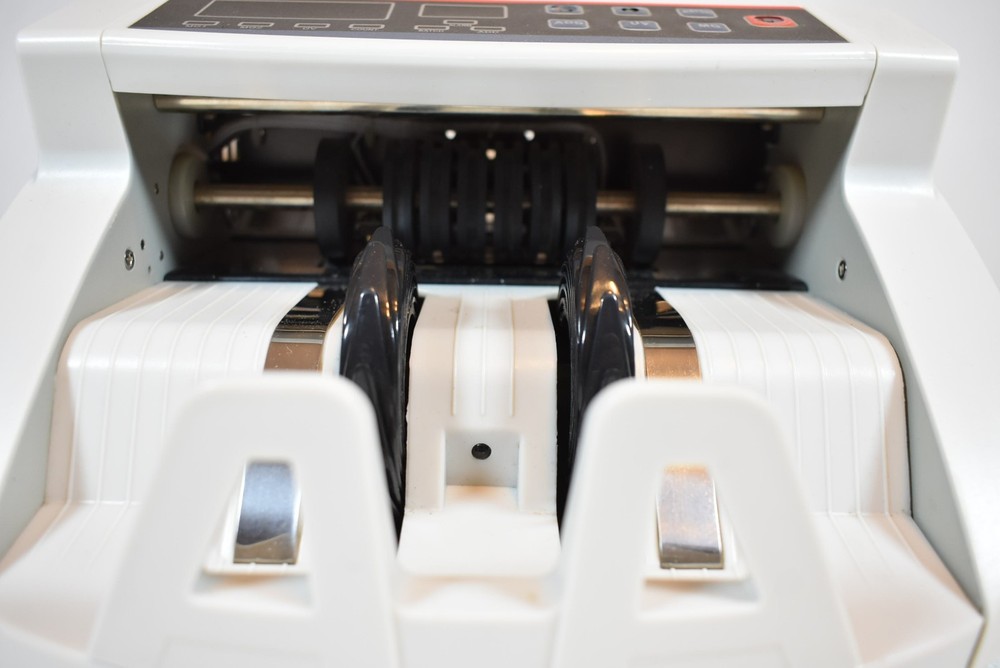 R2108B Basic Function Money Detector Machine Currency/Money Counter "FOR PARTS"