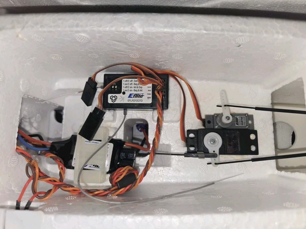 E-FLITE APPRENTICE S 15 E RTF WITH SAFE OPEN BOX