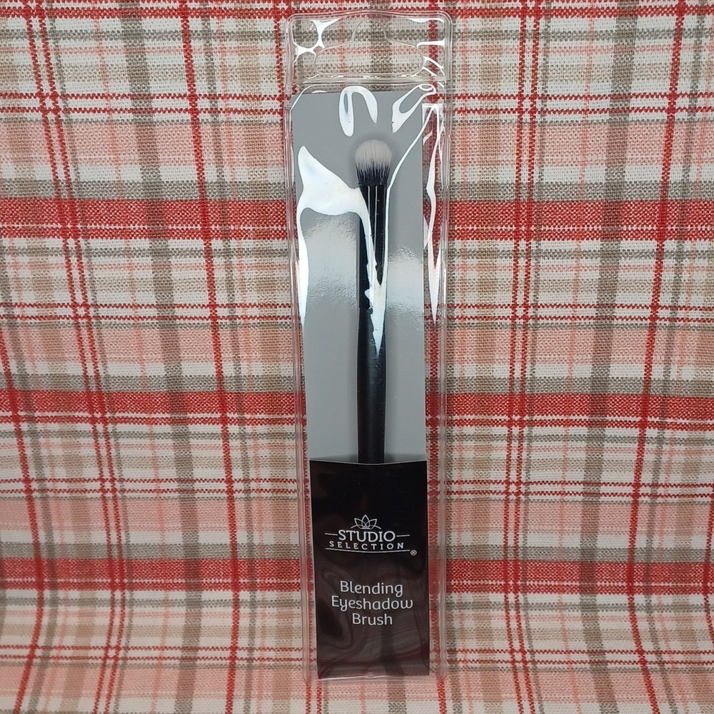 Studio Selection Blending Eyeshadow Brush