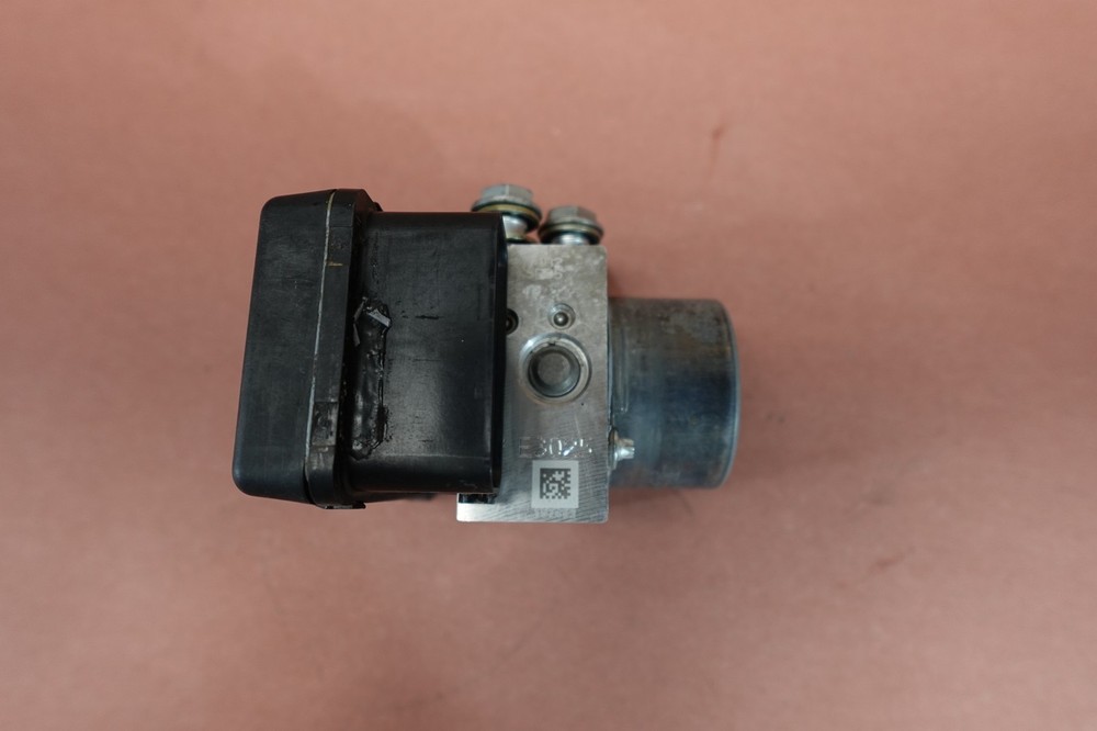 2012-2015 Harley Davidson FLD Switchback ABS BRAKE PUMP MODULE