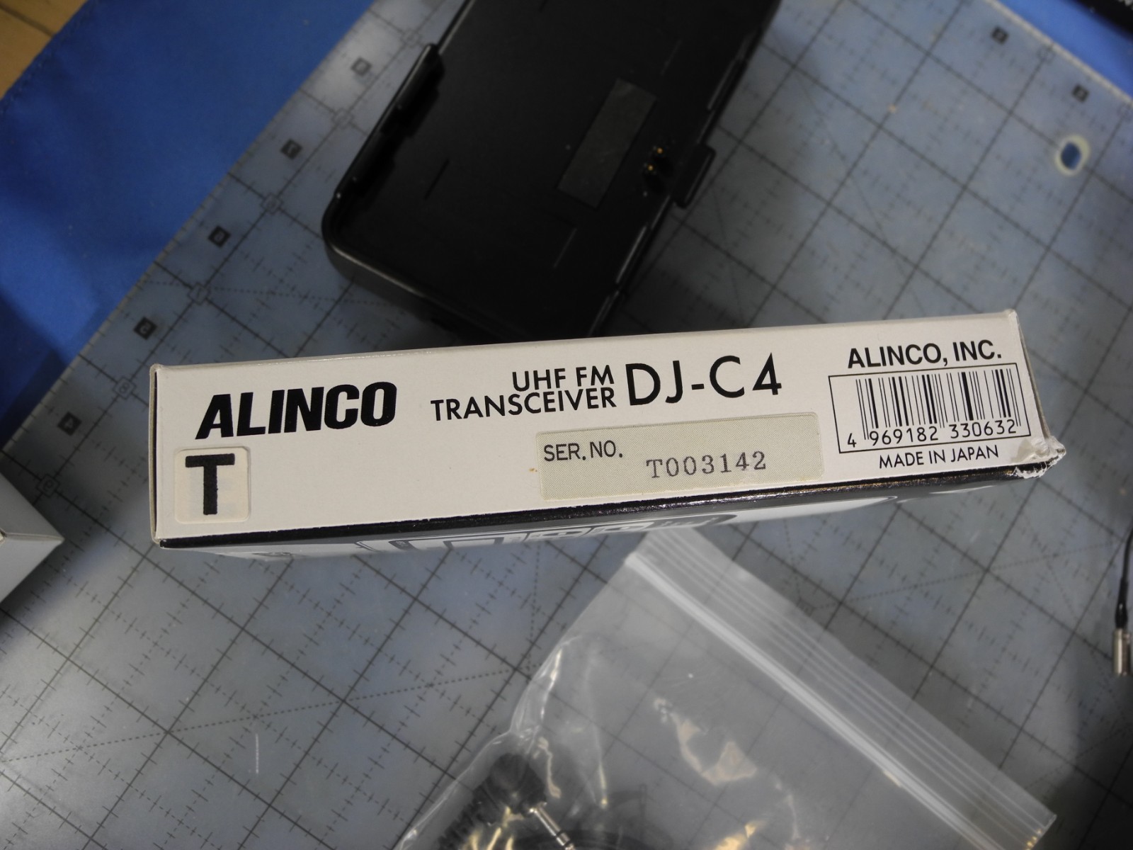 RARE! Alinco DJ-C4 UHF (440MHz) Credit Card Transceiver in box! (Tested!)