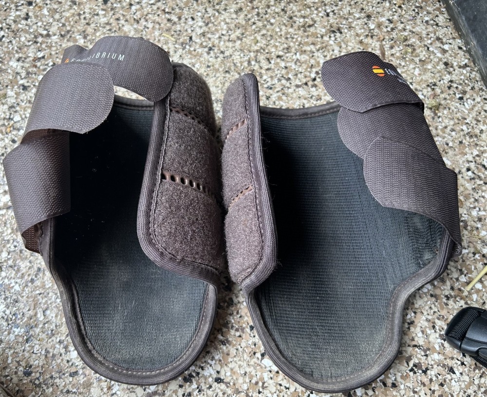 Brown Equilibrium Tri-Zone brushing boots