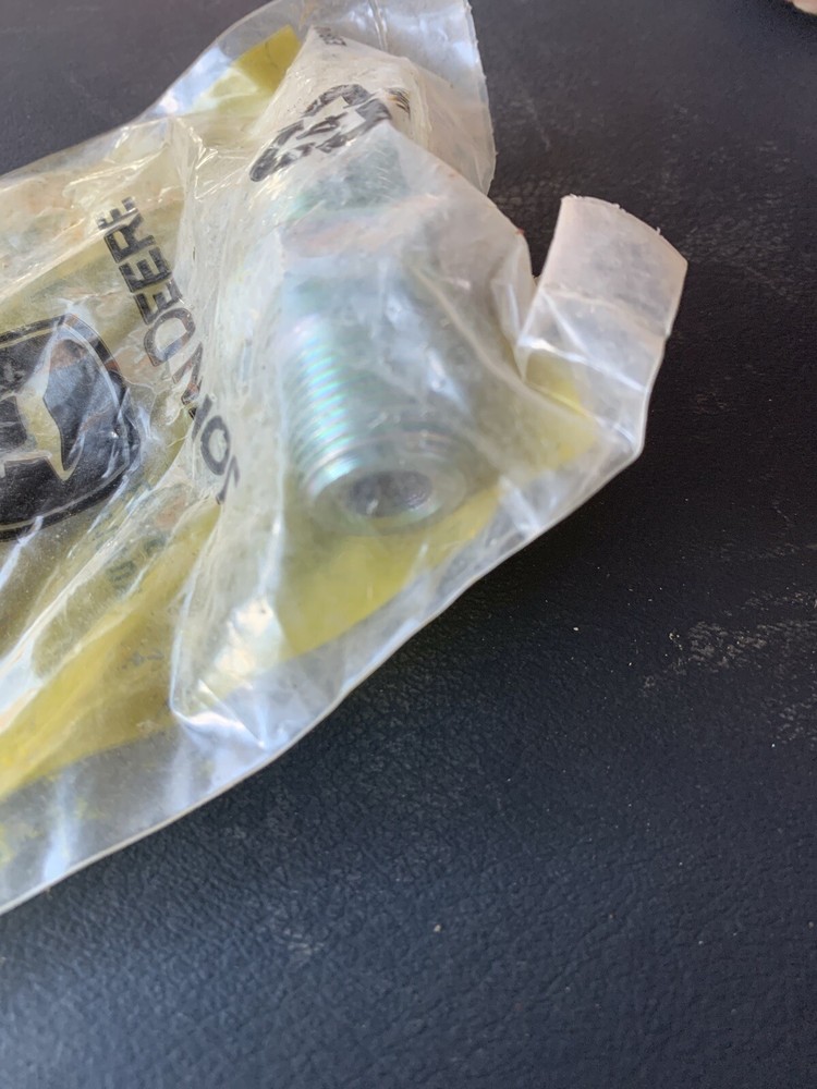 John DEERE 94-1302 Adapter Fitting OEM DEERE 941302