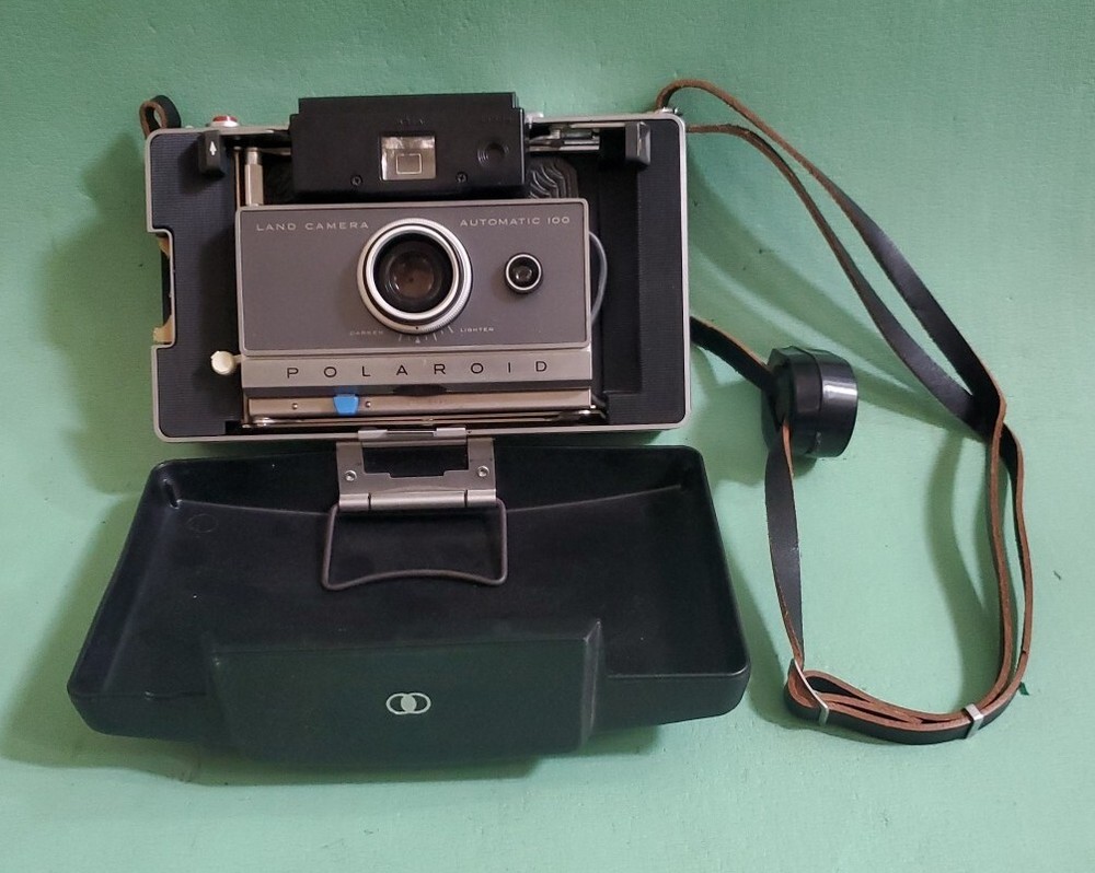 Polaroid Land Camera Automatic 100 Self Containing Plastic Case, Please Read