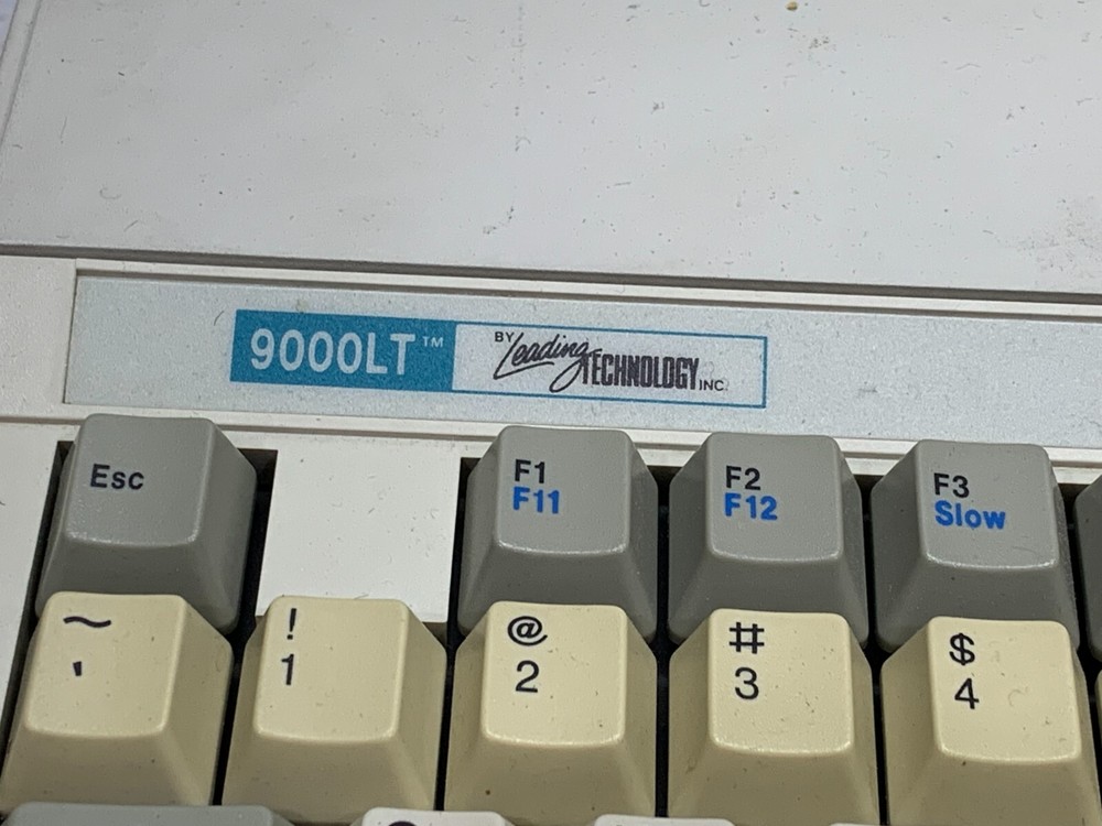 Vintage Leading Technology 9000LT Laptop Computer w/ AC Adapter - Broken Hinge