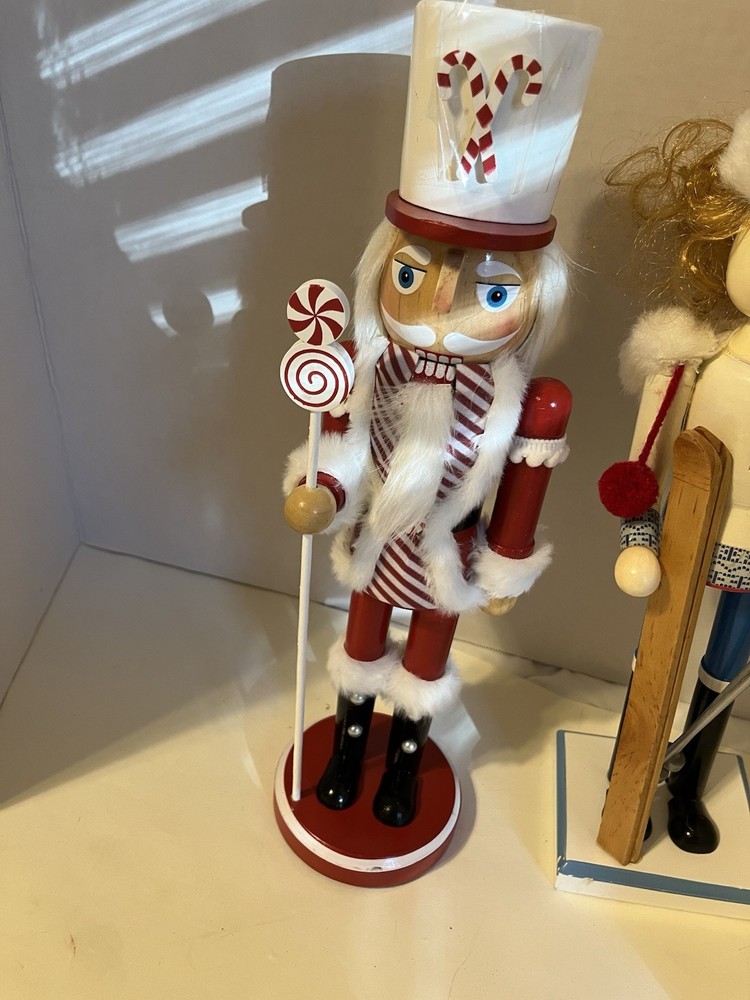 2 Nutcrackers Skier & Starburst Mints