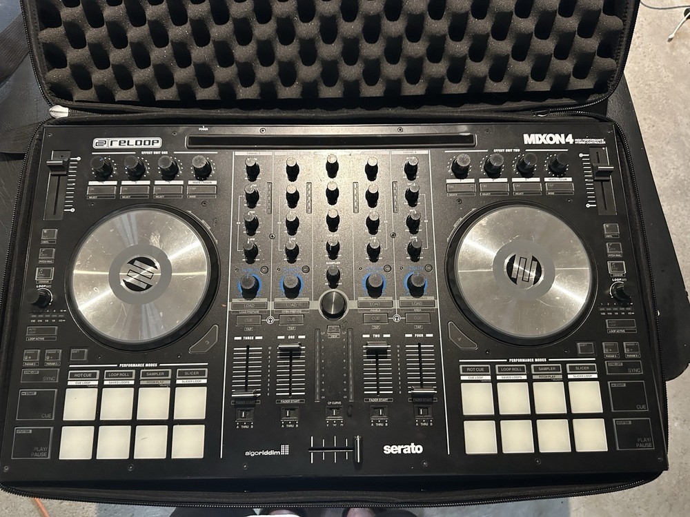 Reloop AMS-MIXON-4 Multicolor DJ Controller