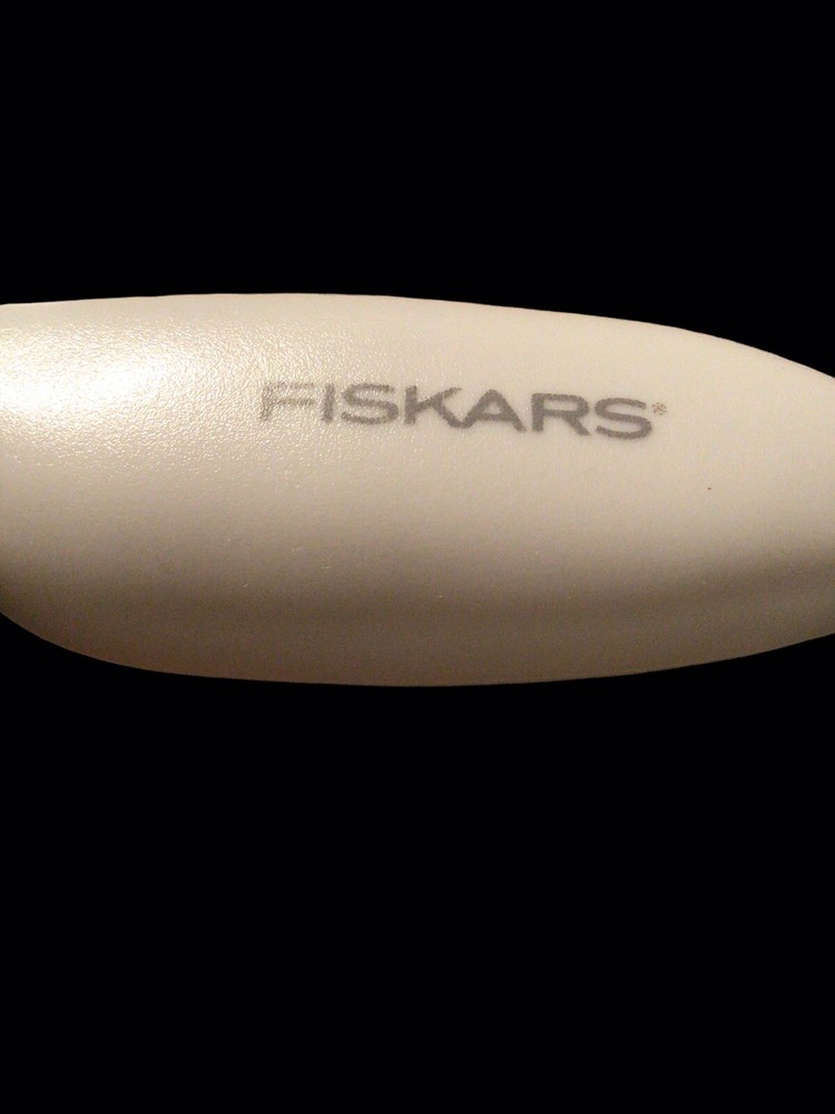 Fiskars Crafts Rotary Cutter, 60mm Titanium Gray Handle EUC