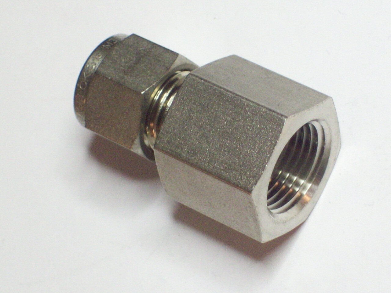 1-Swagelok Stainless Connector Fitting, 3/8" Tube x 3/8" Female NPT, SS-600-7-6