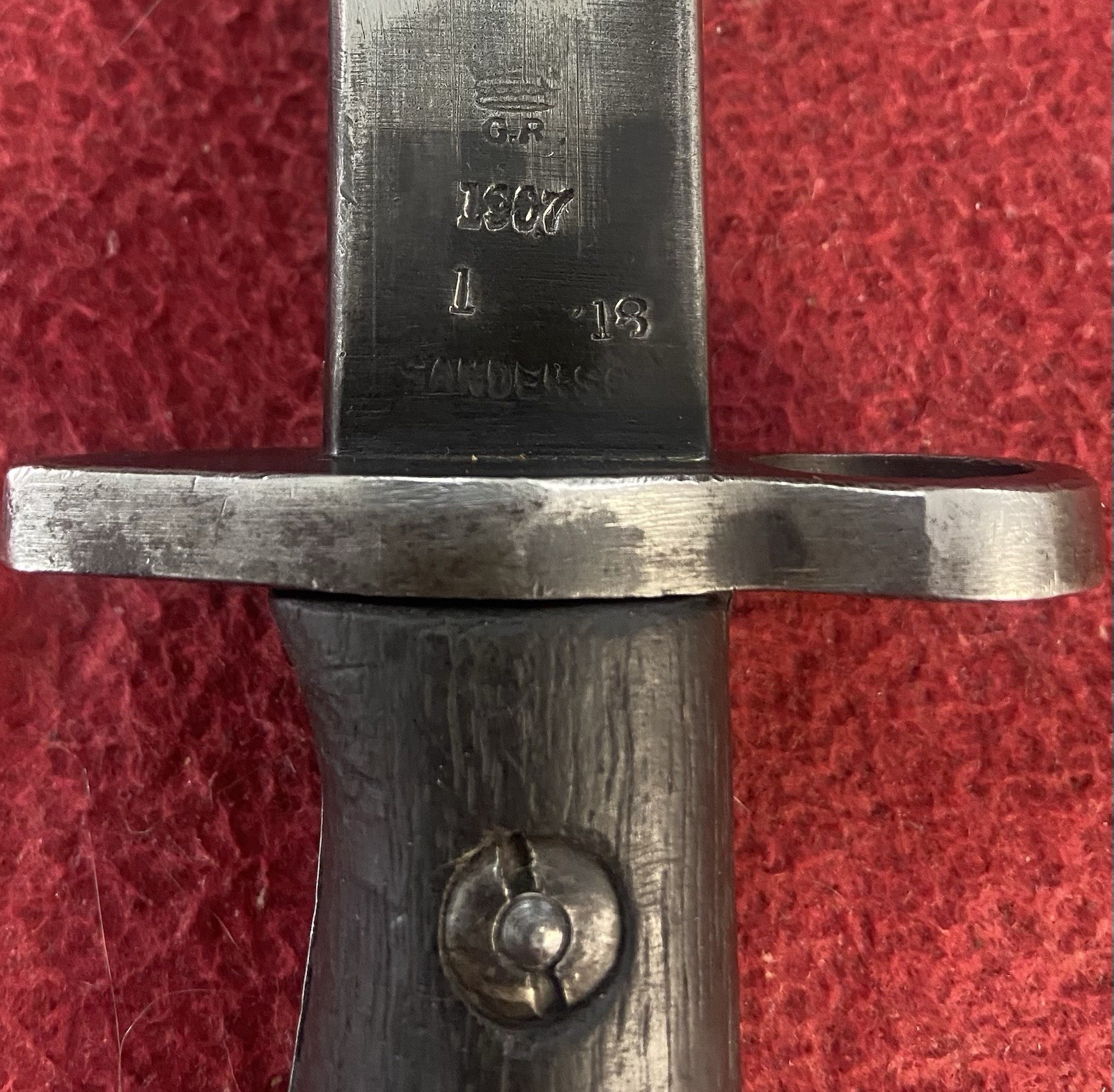 ORIGINAL WW1 M1907 SMLE BRITISH BAYONET AND SCABBARD WILKINSON SWORD CO.