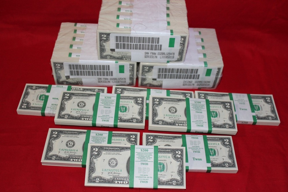 TWO DOLLAR BILL UNCIRCULATED CRISP $2 NOTES SEQUENTIAL ORDER PROTECTIVE SLEEVE