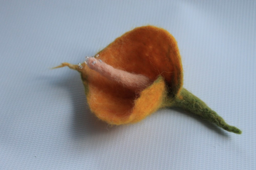 Brooch flower yellow calla / wool / pin / Handmade