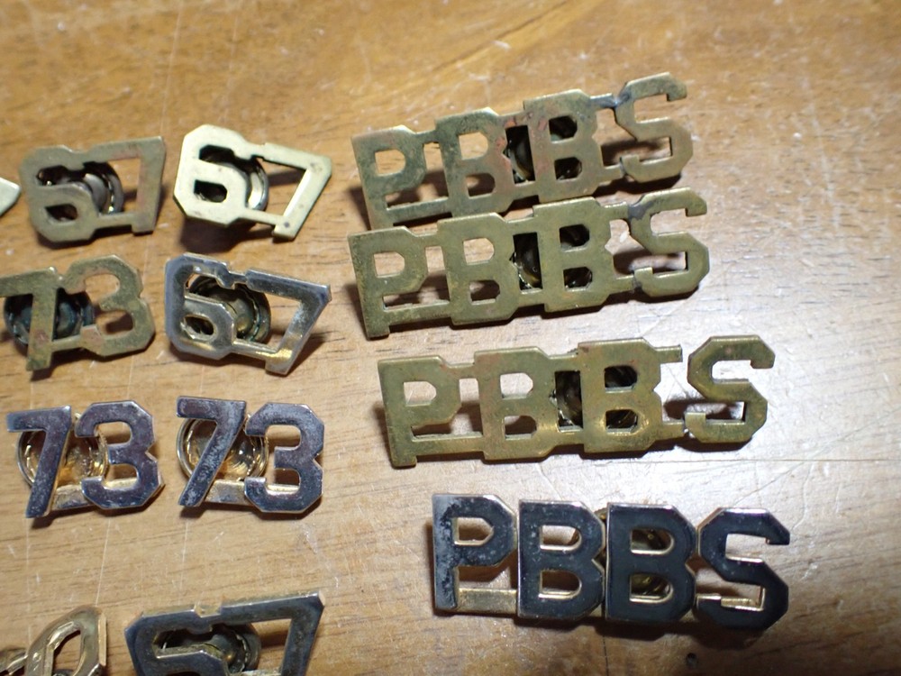 ww11 Assorted Military brass insignia u s army 24 items bx z#1