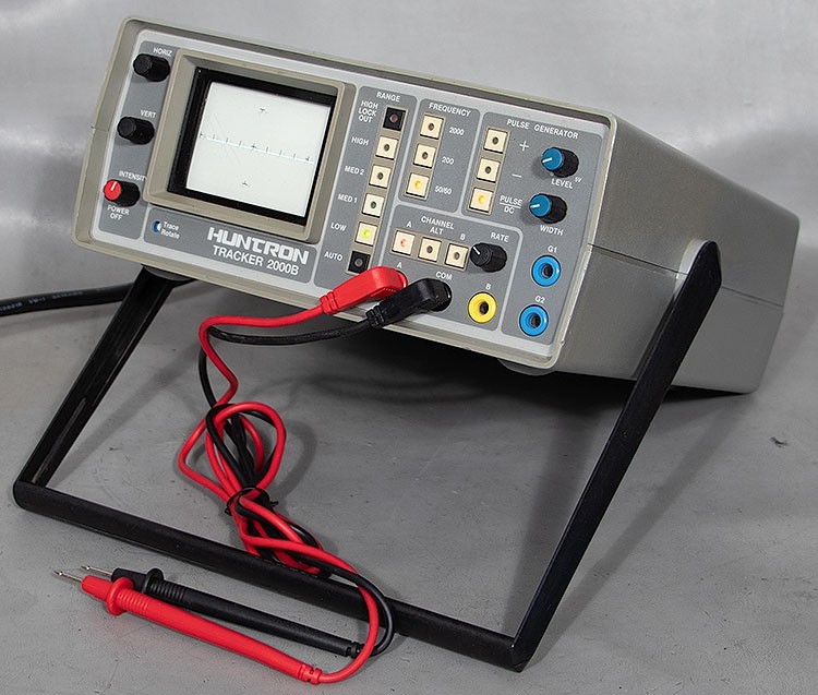 Huntron Tracker 2000 Pulse Generator/Signal Tracer/PCB & Component Checker 2000B