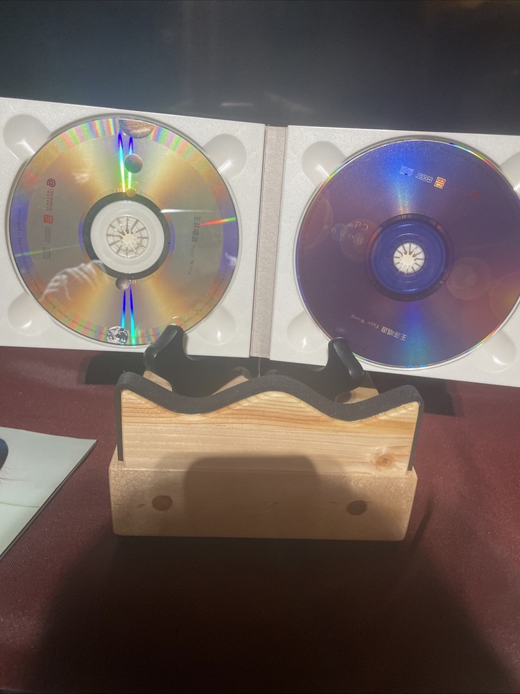 王菲唱遊.紅豆首年版CD所有$45以下CD $100四張請信息溝通更優惠截圖給我發新的鏈接給你才下單合拼邮費謝謝