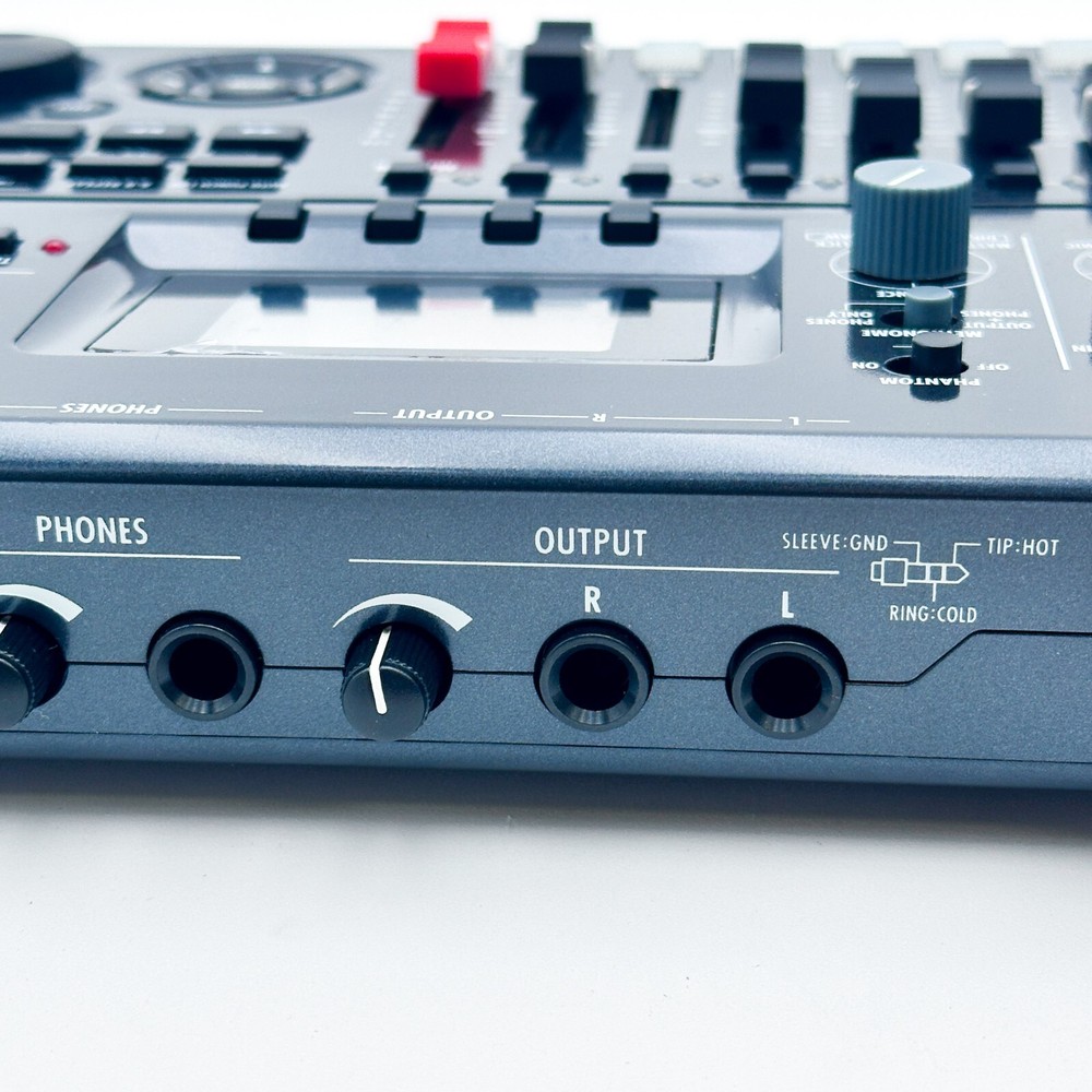 Zoom R8 Multitrack Digital Recorder 8-track MTR Sampler Working Order