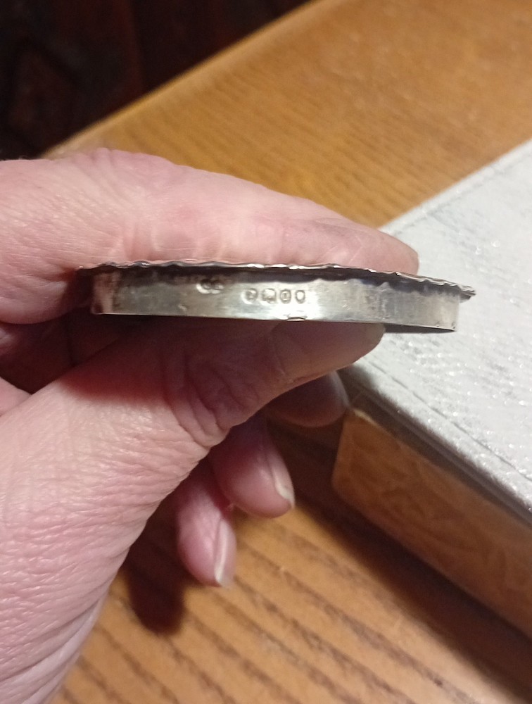 Solid Silver Repousse Snuff Box Early Victorian 43.71 Grams.