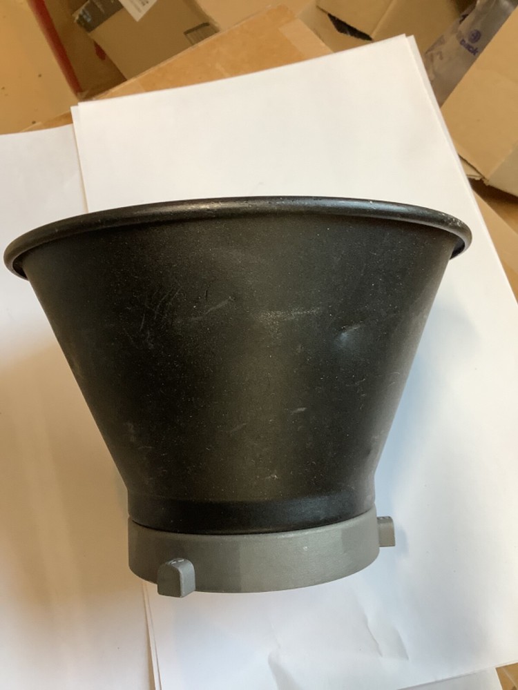 Neewer Lamp Monolight Shade Dish Bowen Mount Reflector Diffuser 7"