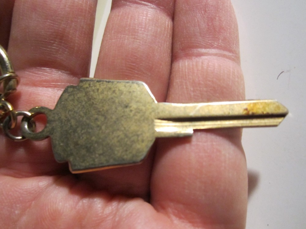 VINTAGE FORD KEY ON KEY RING - OFC-D1