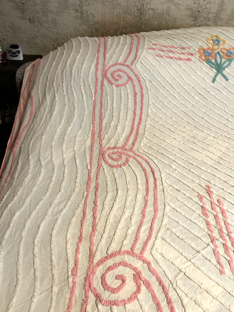 VINTAGE CHENILLE BEDSPREAD CREAM PINK