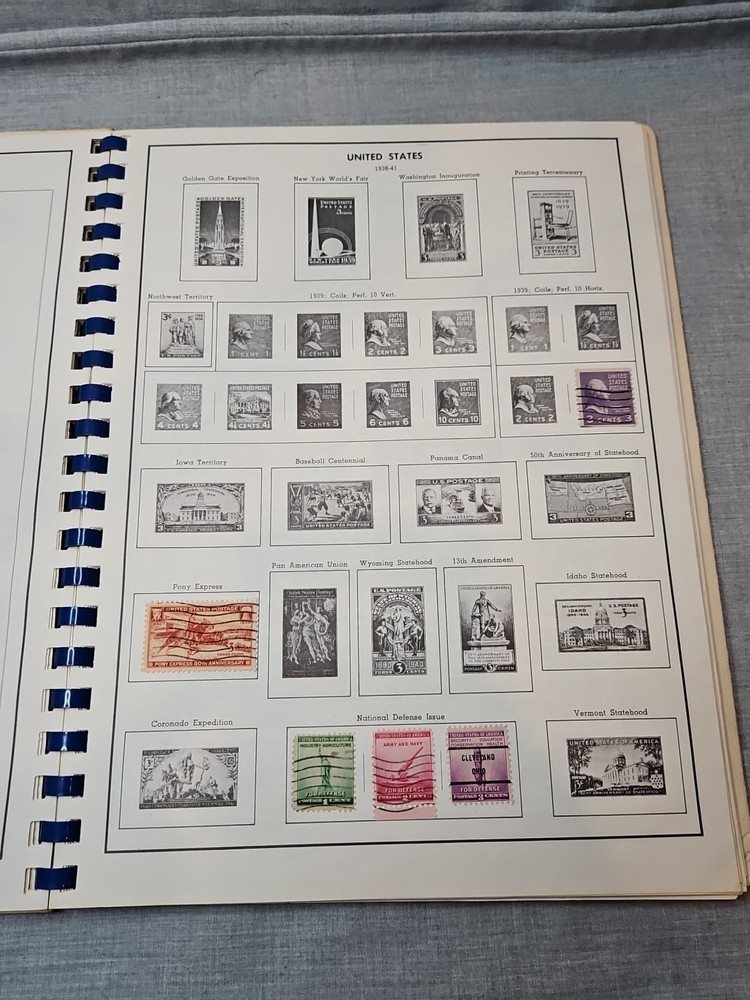 The Harris Freedom Album United States Stamp Book 1967 Read 200 Stamps Included