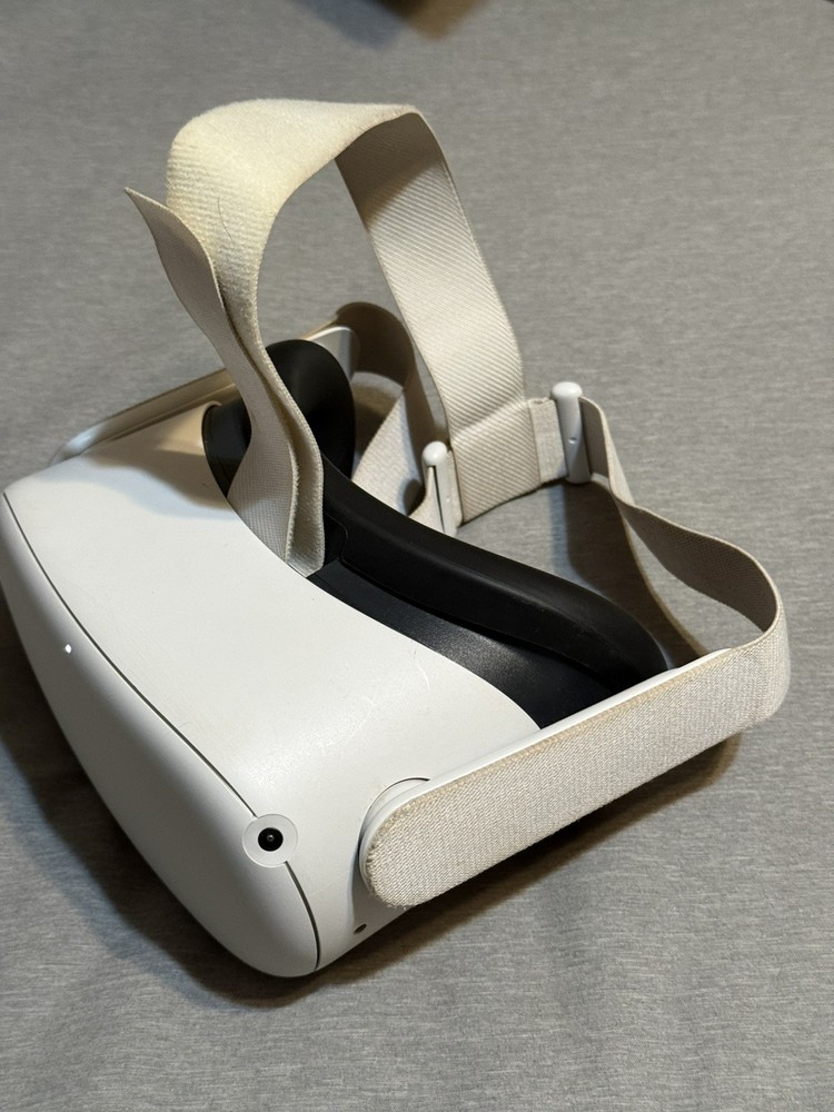 Meta Oculus Quest 2 VR 256GB Headset + Controllers Tested White