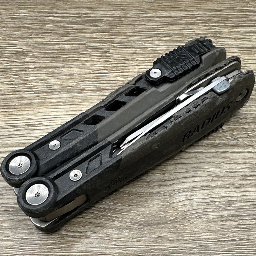 Gerber Radius Multi Tool Ergonomic 8 tool Pliers Knife Screwdriver Multitool