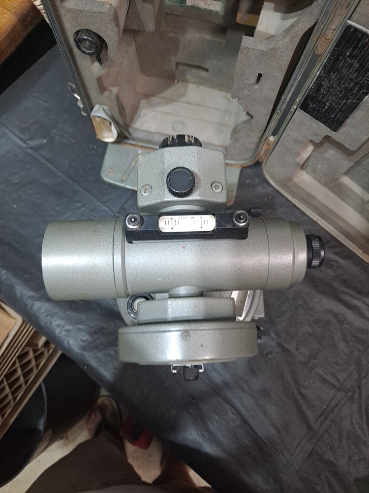 SCHNEIDER TT-700 Engineers Optical Plummet Transit with Case NICE