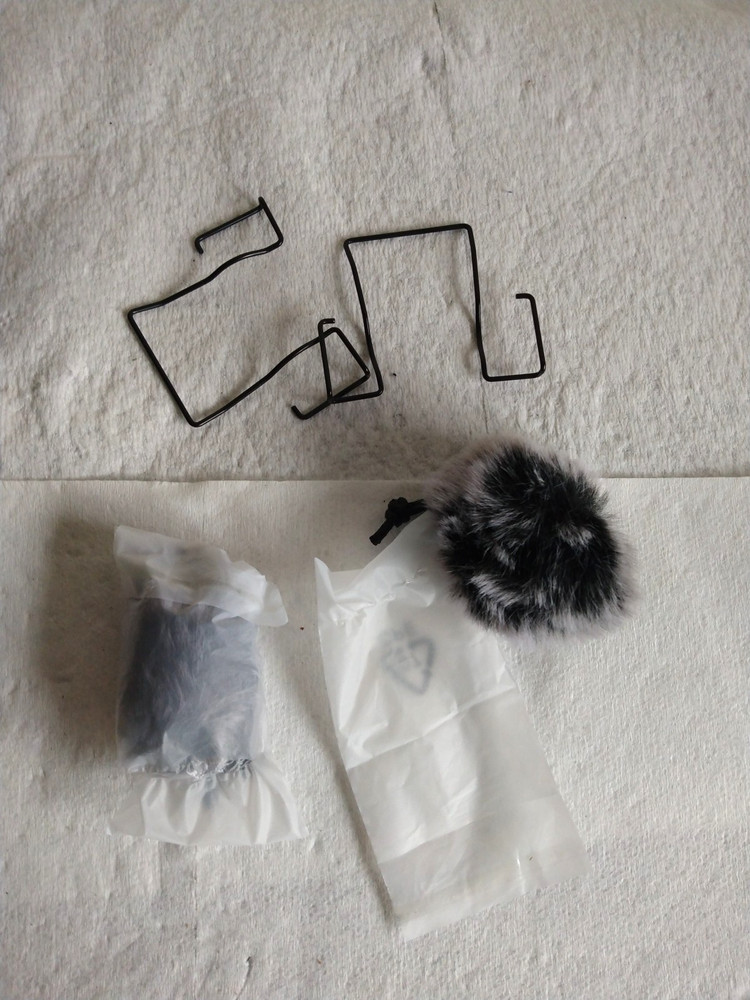 Comica Wireless Microphone CVM WS 60 Combo UHF 1 Trigger 2 + Case