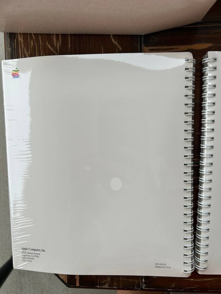 Macintosh AppleShare M0548/B Version 2.01. Vintage Apple software