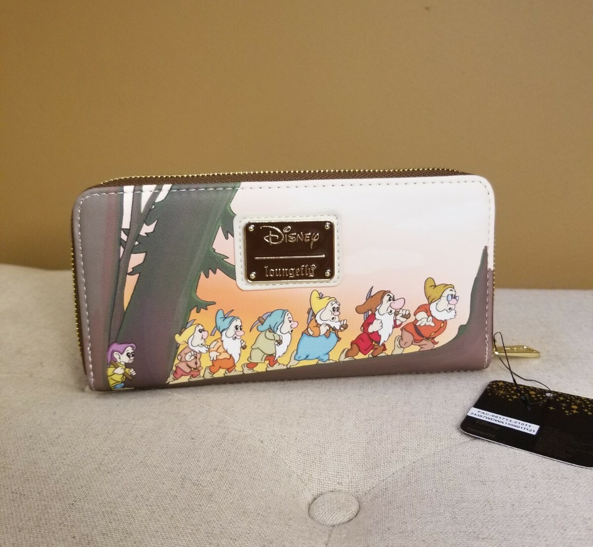 Loungefly Disney Princess Snow White & The Seven Dwarfs Wallet zip around NEW