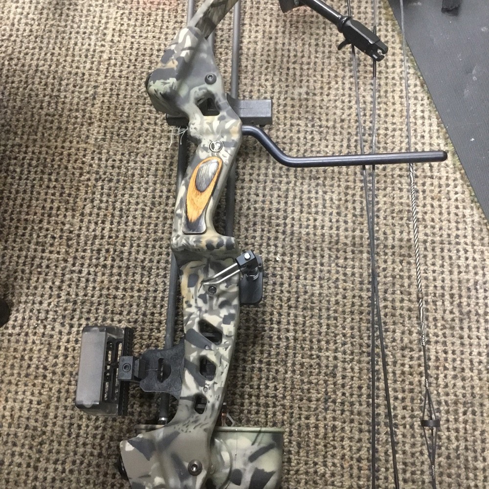 Browning MICRO ADRENALINE Compound Bow & Arrows **see pics**