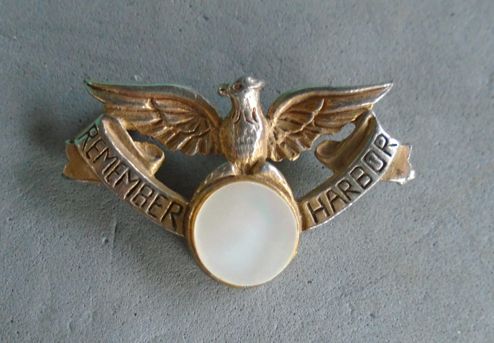 Remember Pearl Harbor pin (missing pin)