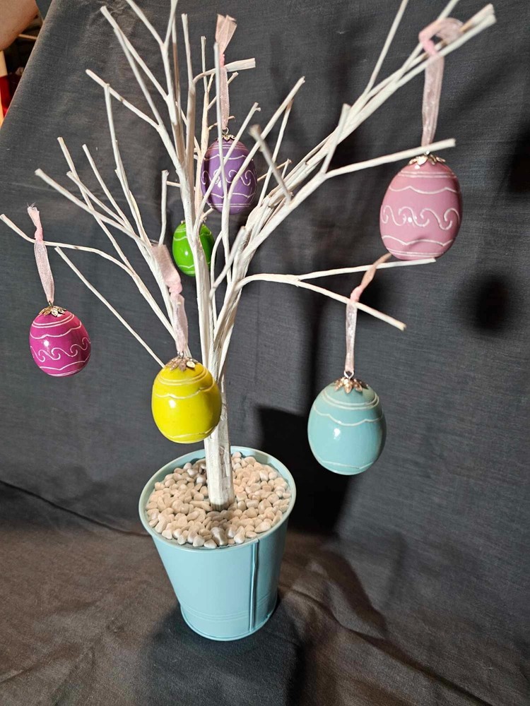Egg-cellent! 20" Spring Easter Egg Tree • Centerpiece Decoration (Avon)