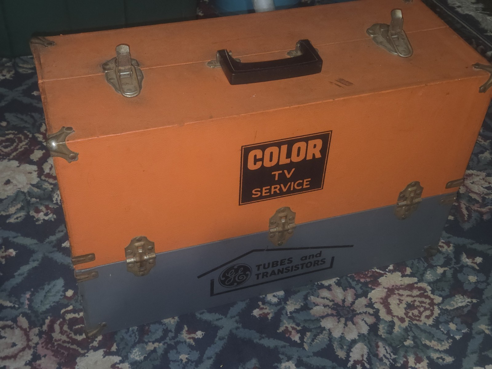GE Color TV Service Tool Box Case with Assorted Radio & TV Tubes and Transistors