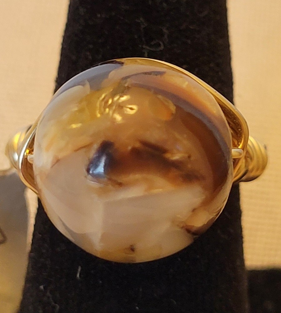 Cocoa & Creme Rotating Agate Ball Wired Ring Size 7, 7 Grams