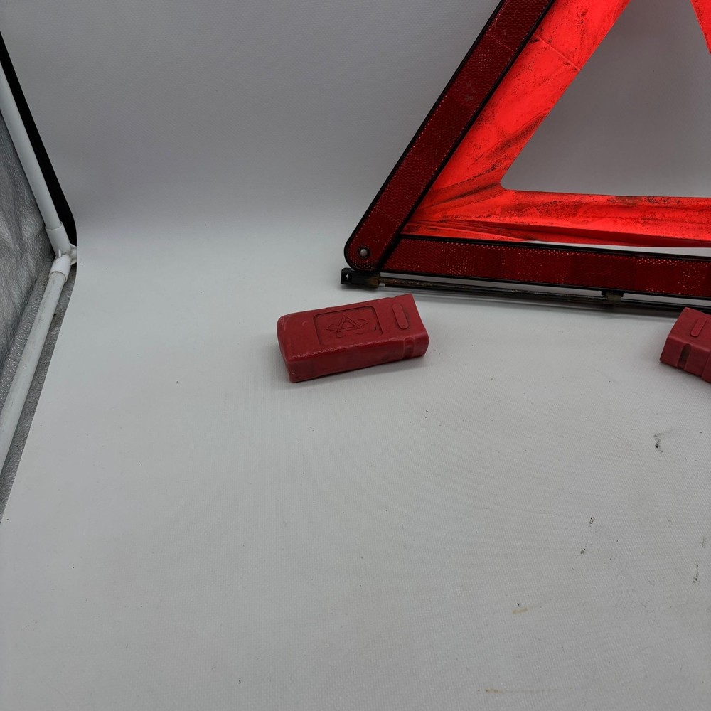 GENERIC EMERGENCY TRIANGLE