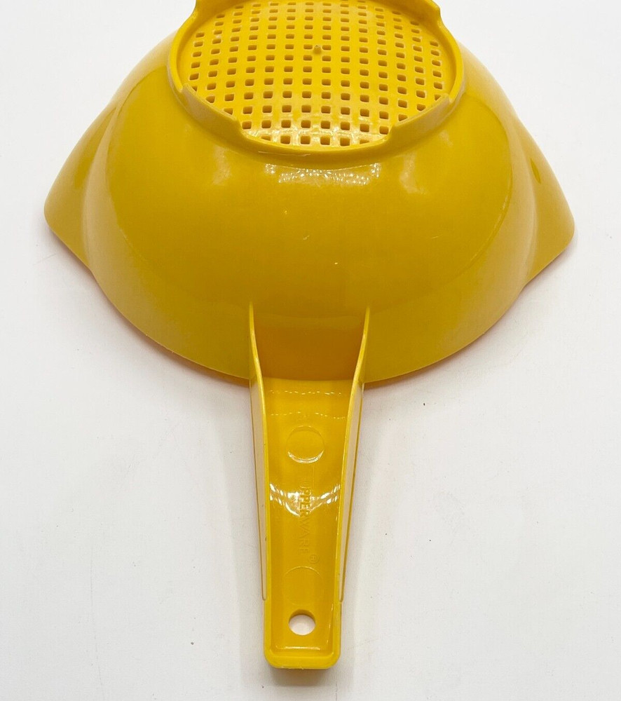 Vintage Tupperware Yellow 1 quart Colander Strainer 1200