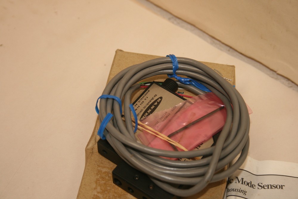 NEW in box Banner SM512LBFO Sensor