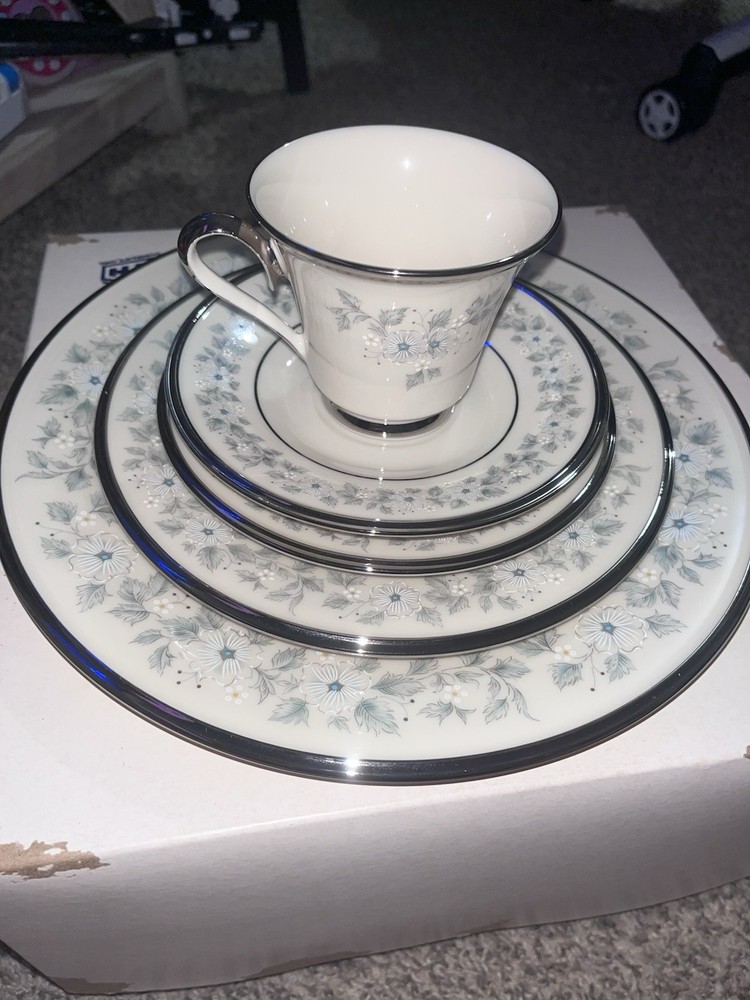 Lenox Windsong 5-Piece Place Setting Chrome Riming