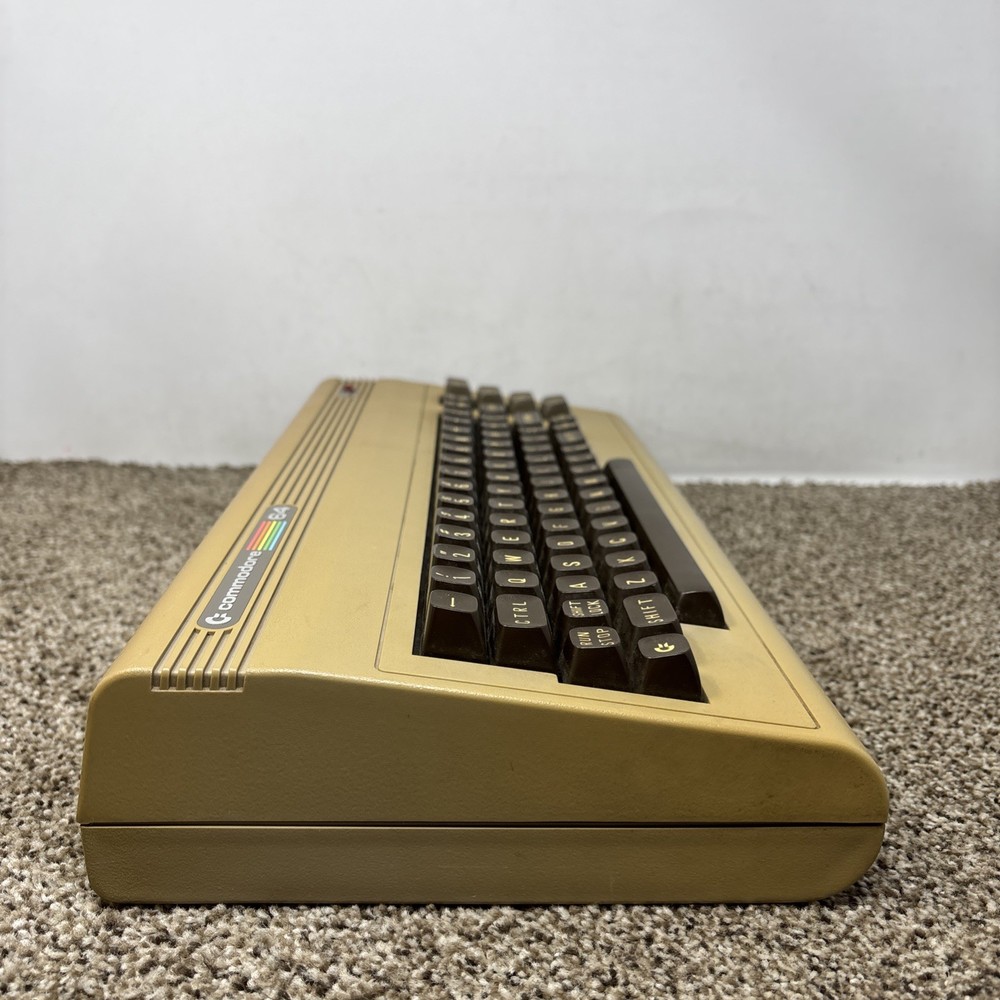 Commodore 64 C64 Breadbin Computer System TESTED READ