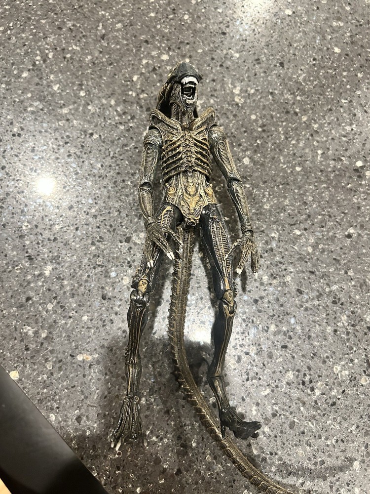 NECA Aliens: Defiance Xenomorph