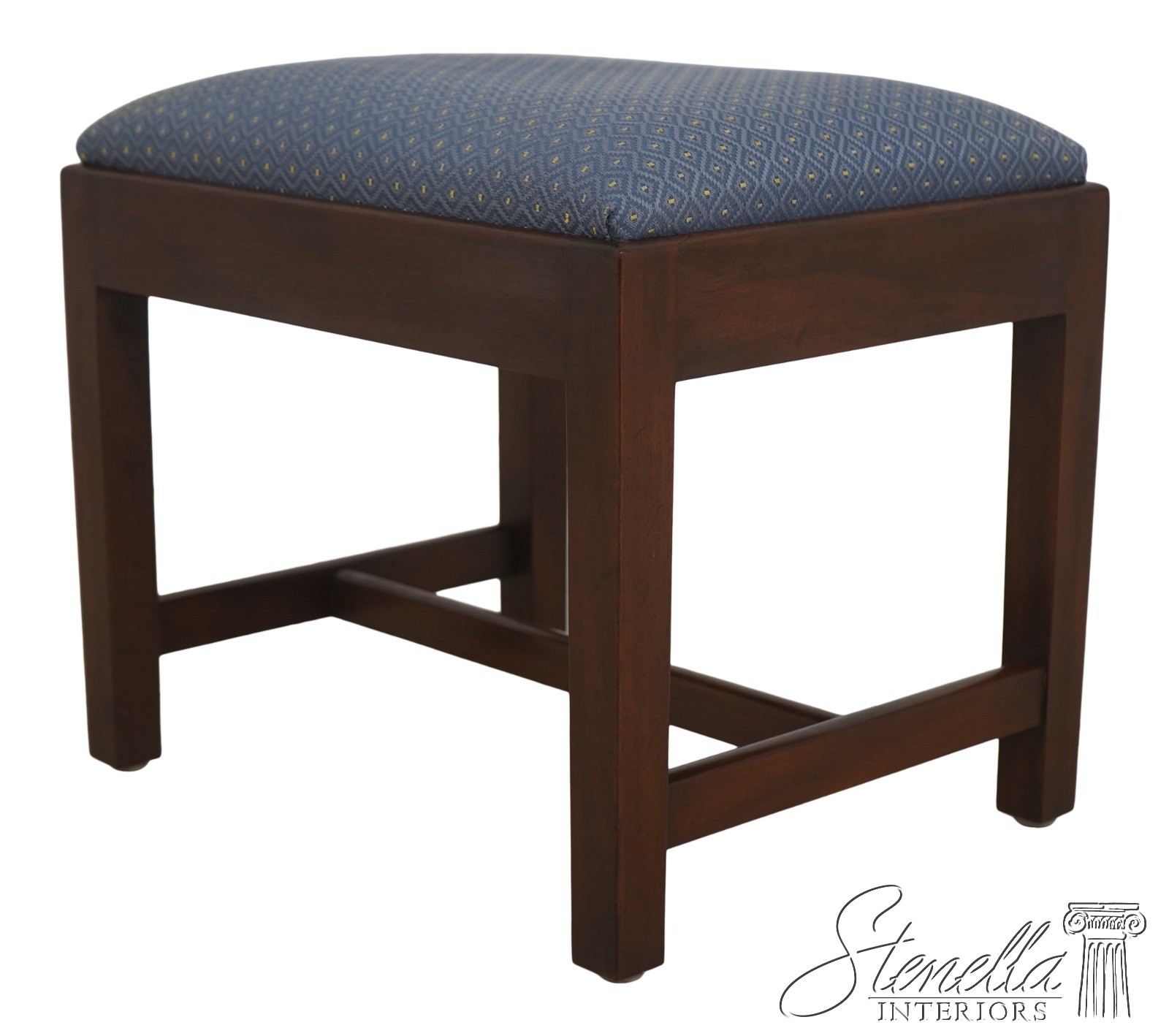 71682: KITTINGER Colonial Williamsburg Chippendale Mahogany Stool