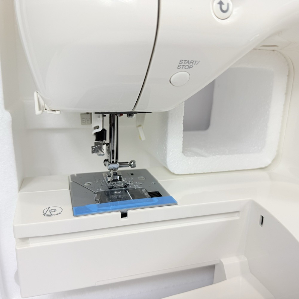 Singer One Plus 1+ Sewing Machine Computerized Brand New Open Box w Extras